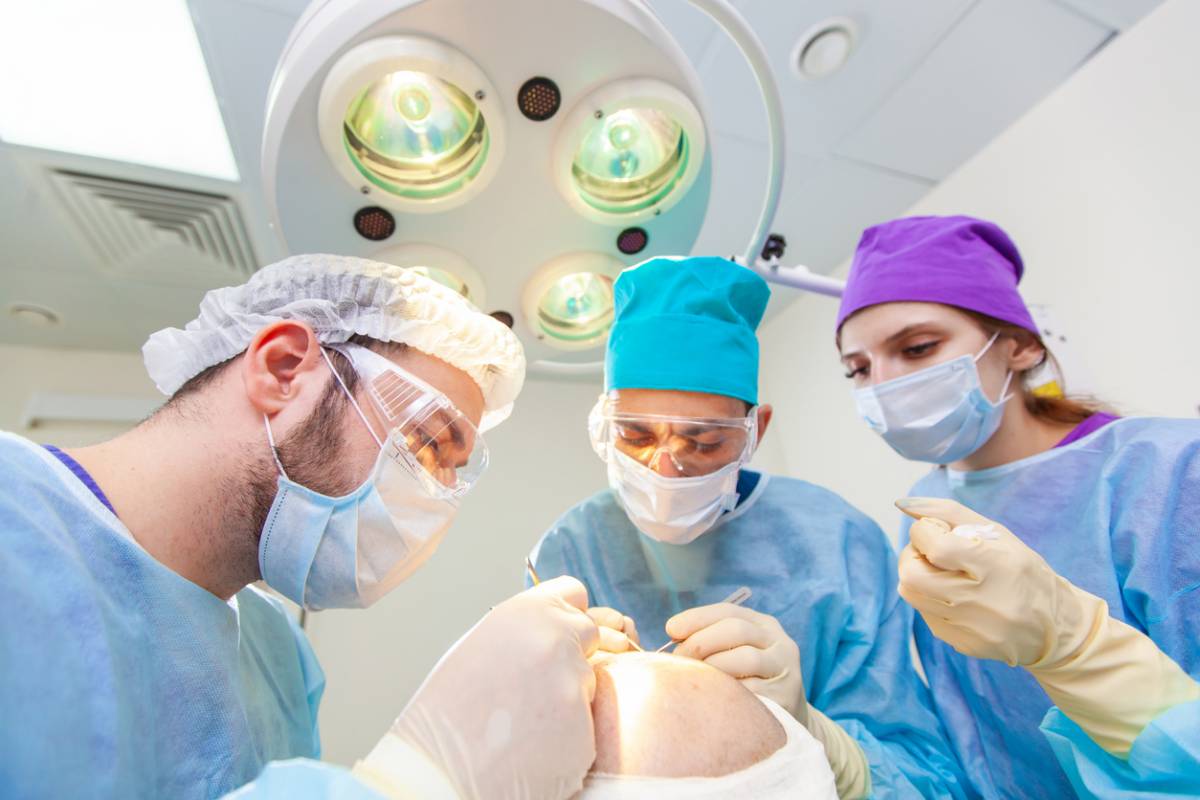 Les implants capillaires sont douloureux : vrai ou faux ?