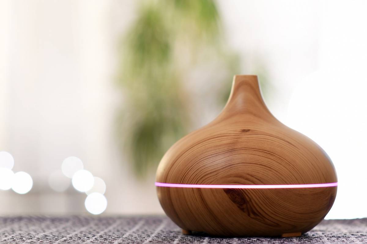 Pollution intérieure : que penser des diffuseurs d’huiles essentielles ?