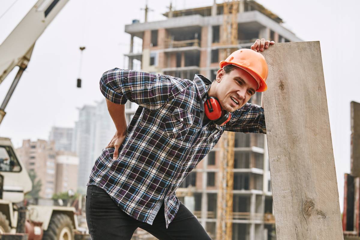 Travail dans le bâtiment : prenez soin de votre posture et de votre dos